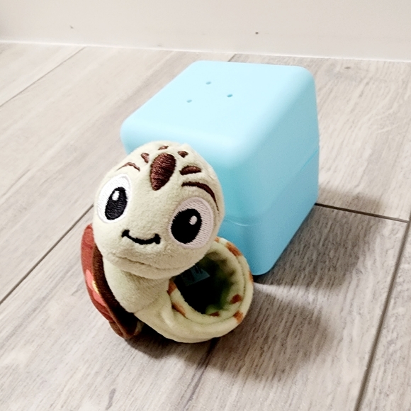 Disney Toys Disney Cutie Cuff Steering Wheel Buddy Squirt From